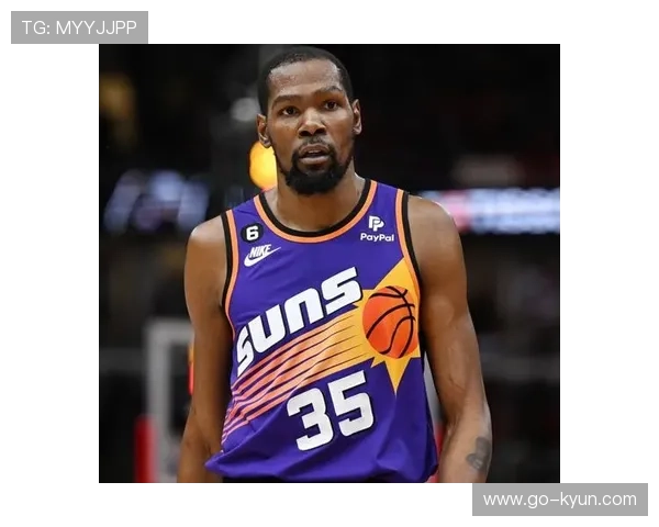 杜兰特末节罚球超越诺维茨基，球迷主场见证历史时刻