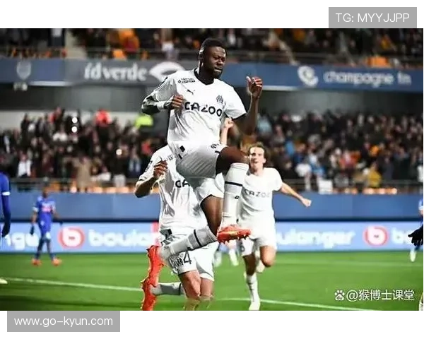 斯特拉斯堡1-4马赛，主场溃败暴露防线问题